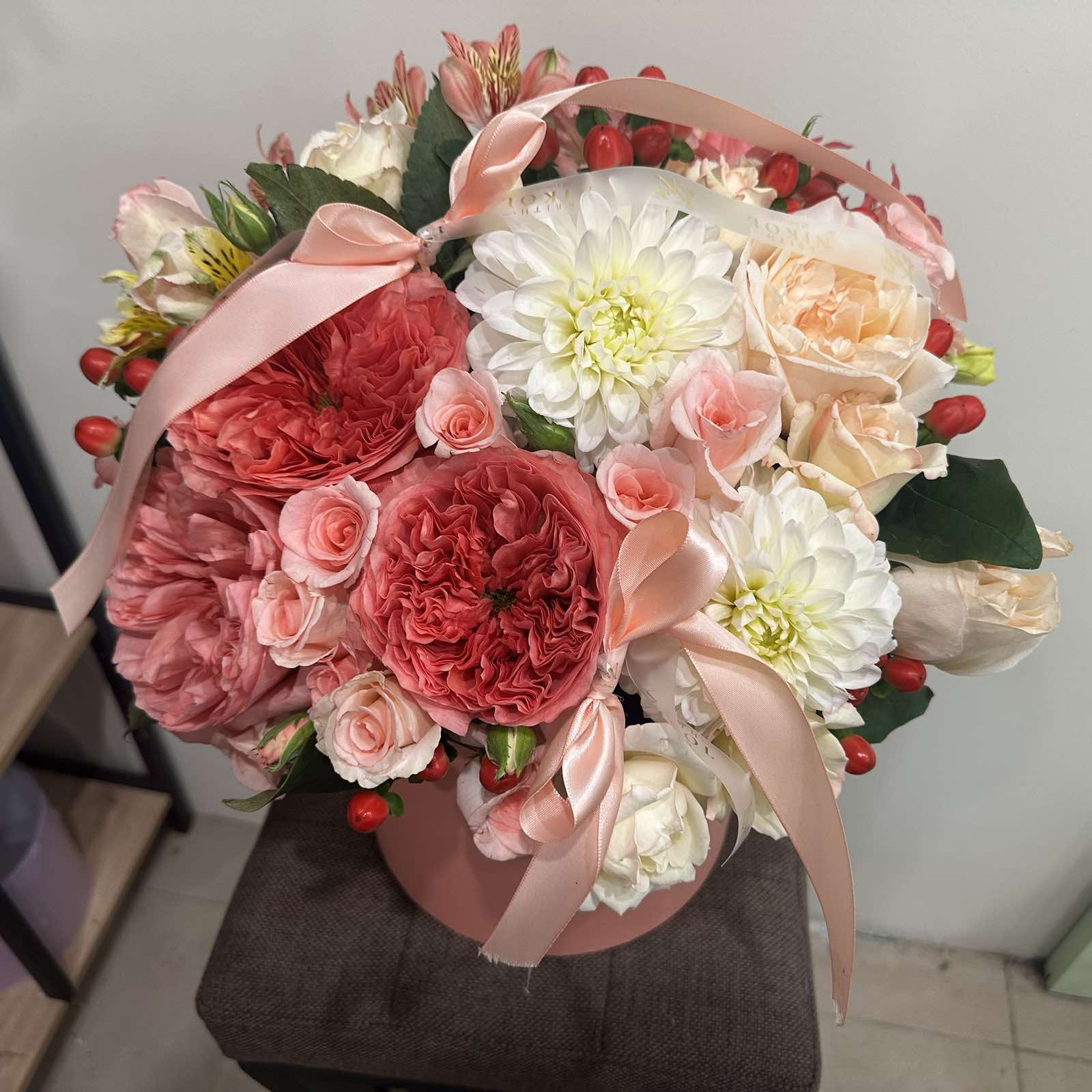 Квіткова коробка "Rosy Elegance"