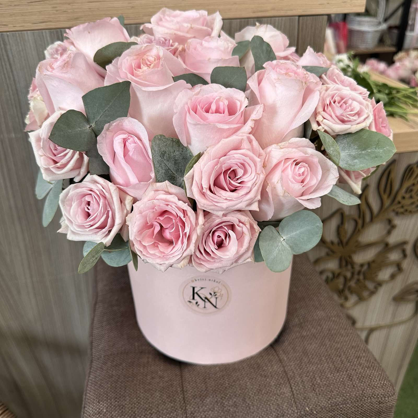 Квіткова коробка "Elegance Blossom"