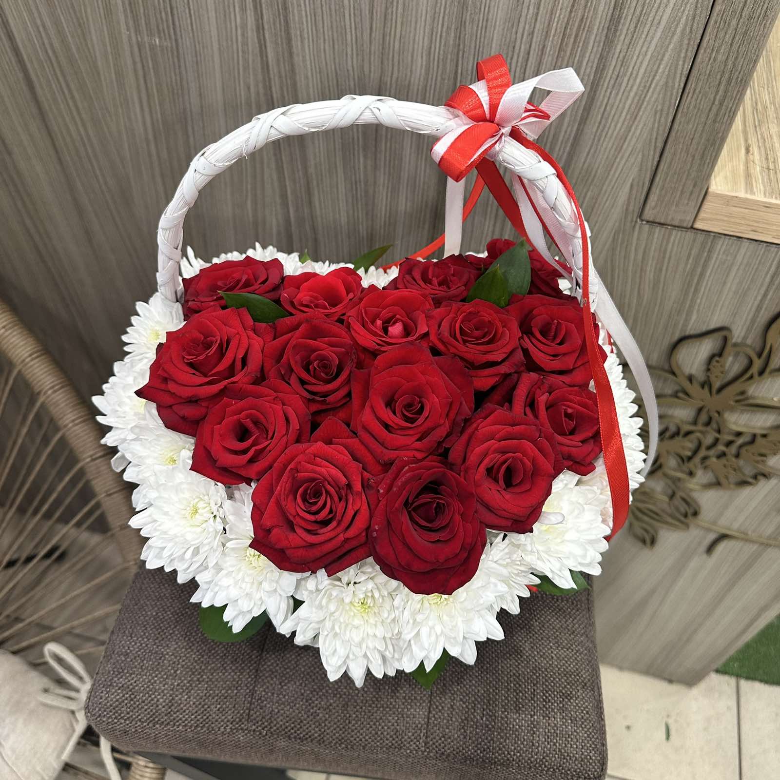 Квітковий кошик "Love in Bloom Basket"